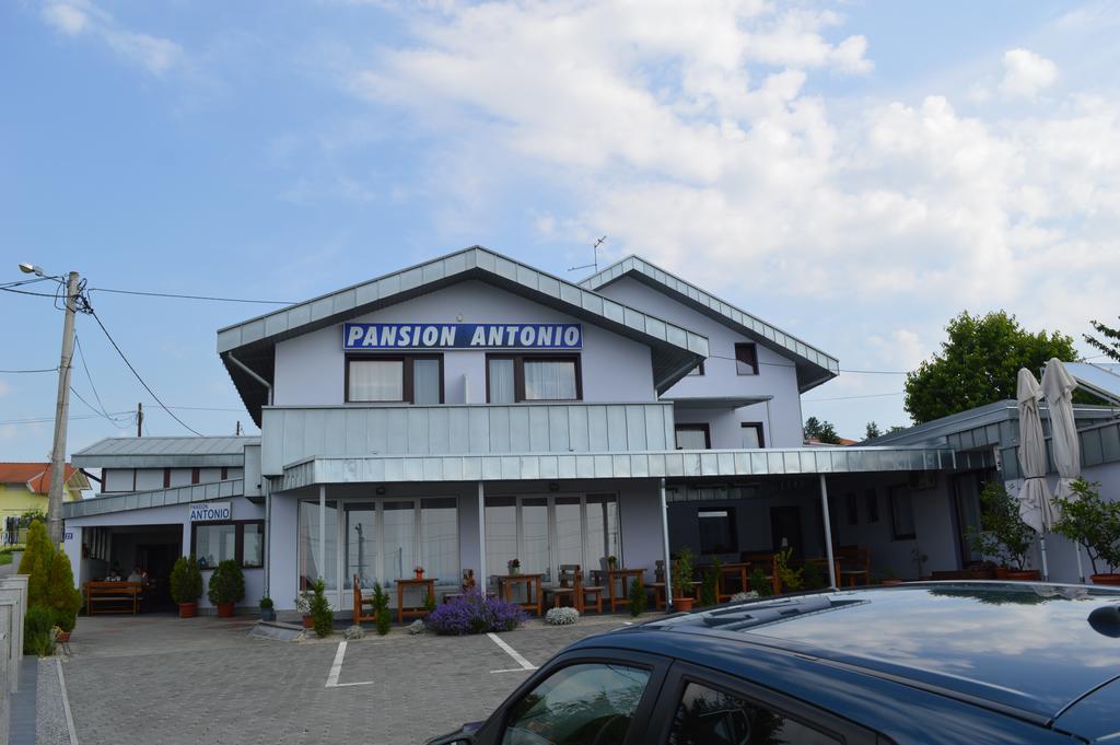 Bed and Breakfast Pansion Antonio Slavonski Brod Exterior foto