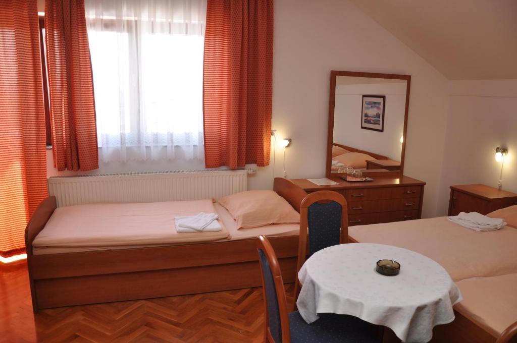 Bed and Breakfast Pansion Antonio Slavonski Brod Exterior foto