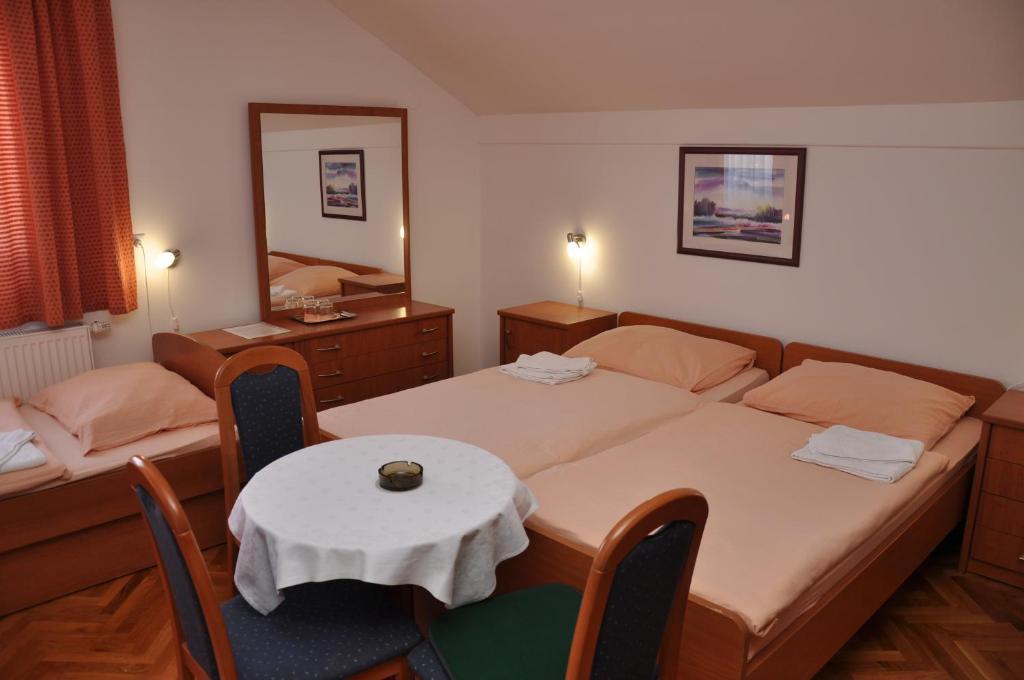 Bed and Breakfast Pansion Antonio Slavonski Brod Exterior foto
