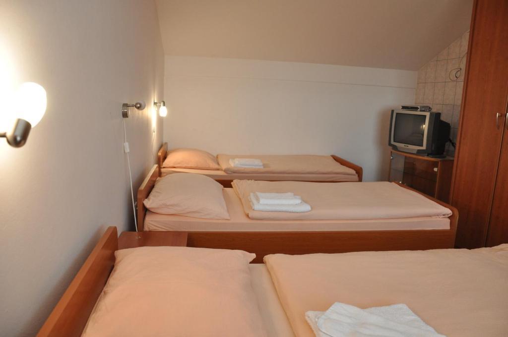 Bed and Breakfast Pansion Antonio Slavonski Brod Exterior foto