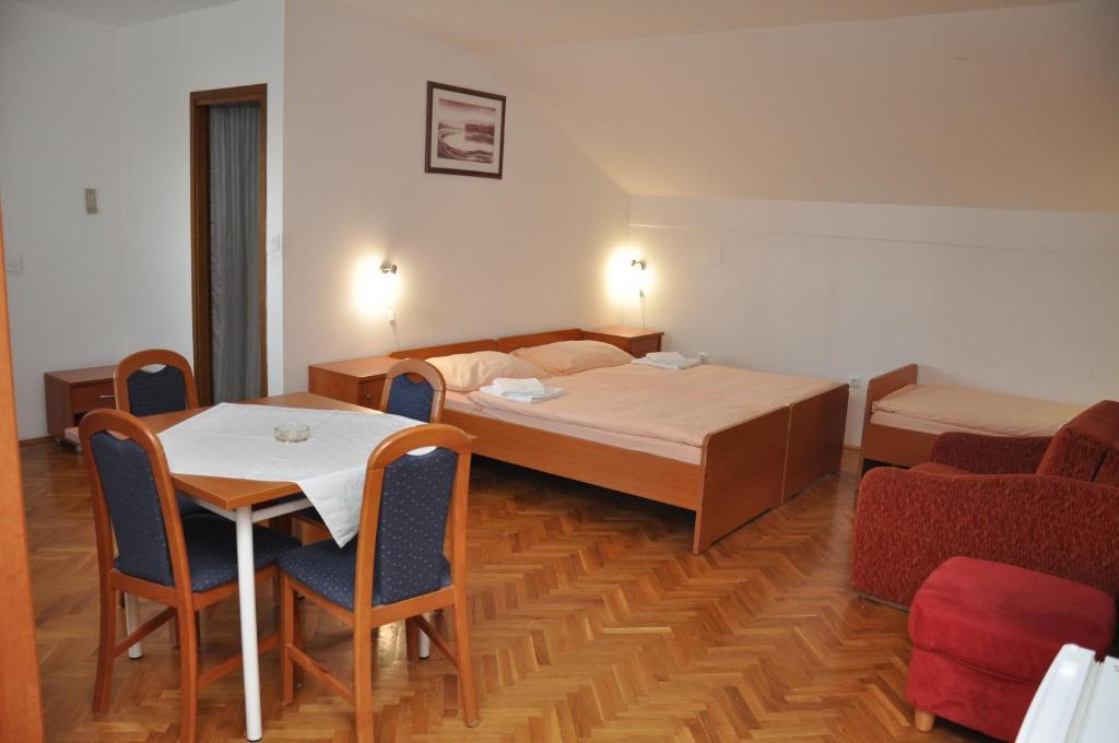 Bed and Breakfast Pansion Antonio Slavonski Brod Exterior foto
