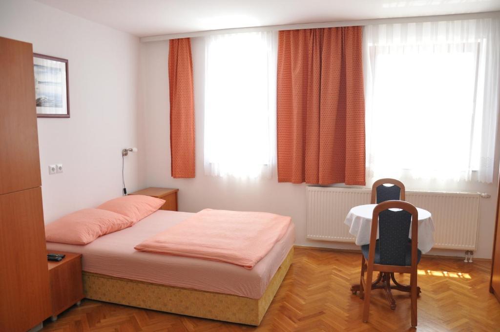 Bed and Breakfast Pansion Antonio Slavonski Brod Exterior foto